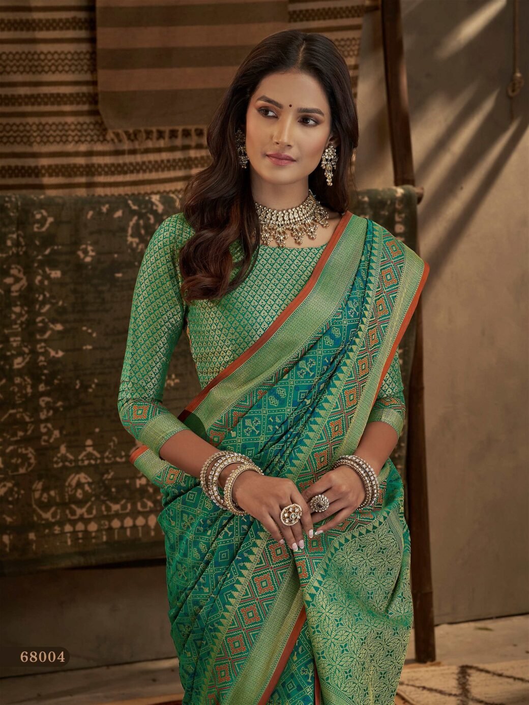 Beautiful Rama Green Banarasi Patola Silk Saree - Image 3