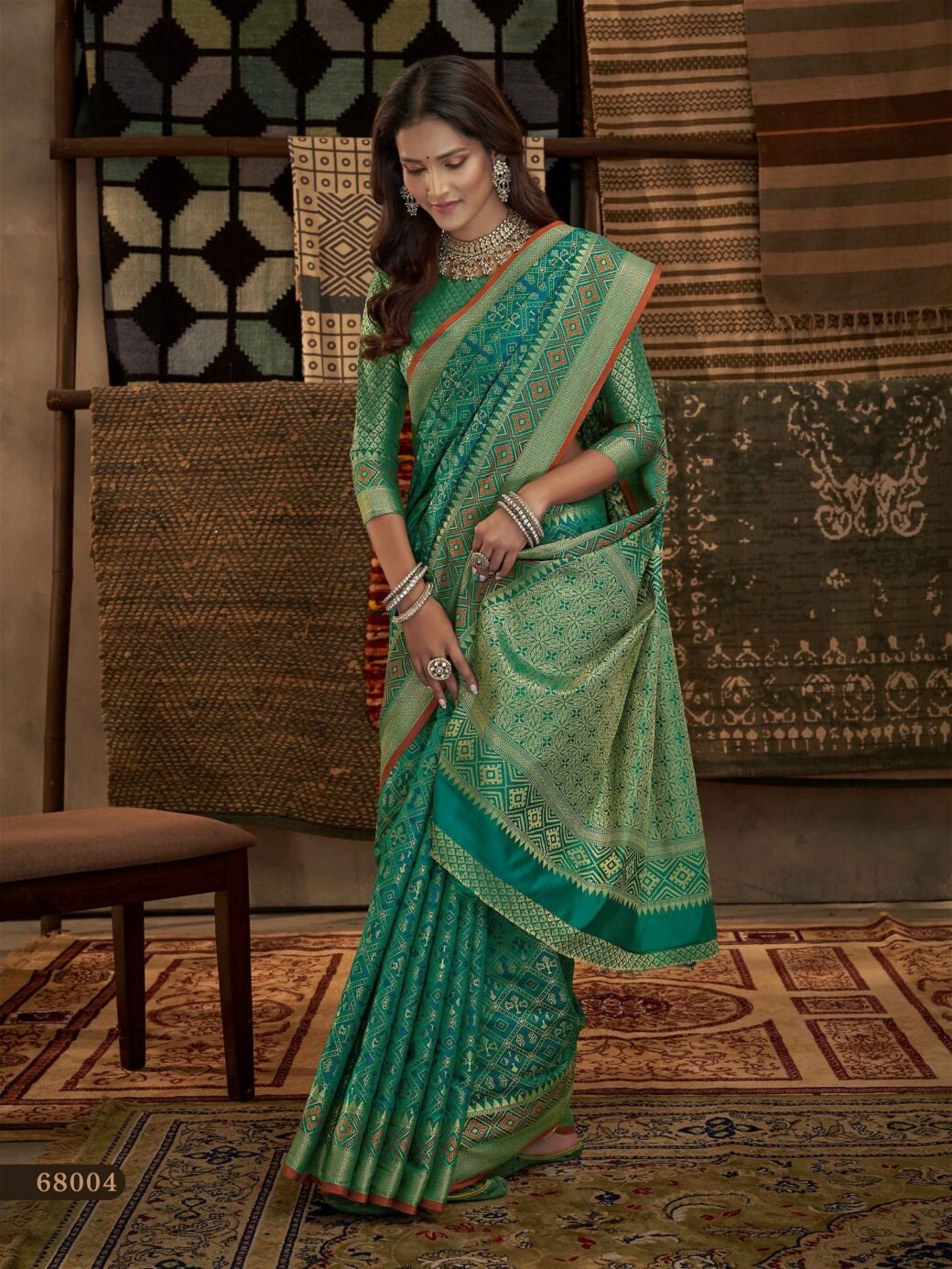 Beautiful Rama Green Banarasi Patola Silk Saree - Image 2