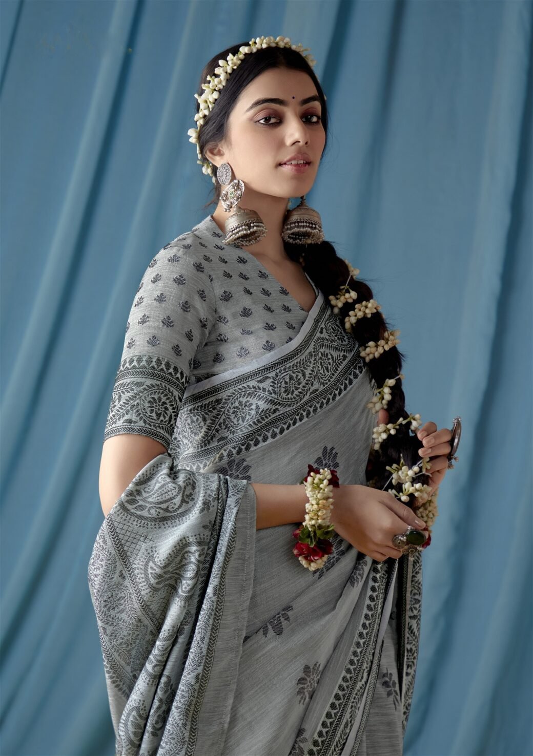 Grey Colour Beautiful Traditional Wear Lucknowi Linen Saree - Image 2