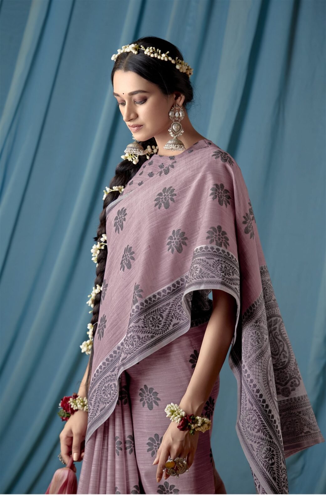 Pink Colour Beautiful Traditional Wear Lucknowi Linen Saree - Image 2